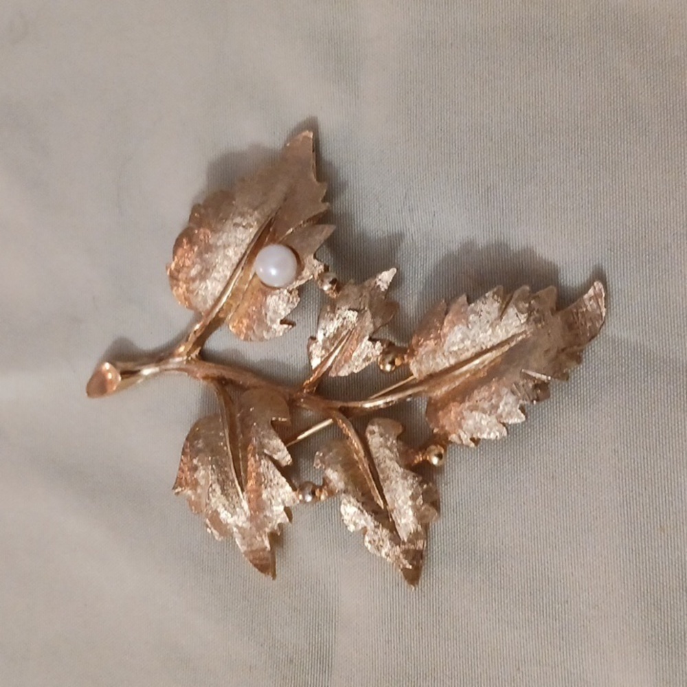 Vintage Rare Charel Brooch Textured Gold Leaves With Pearl, EUC - Picture 5 of 7